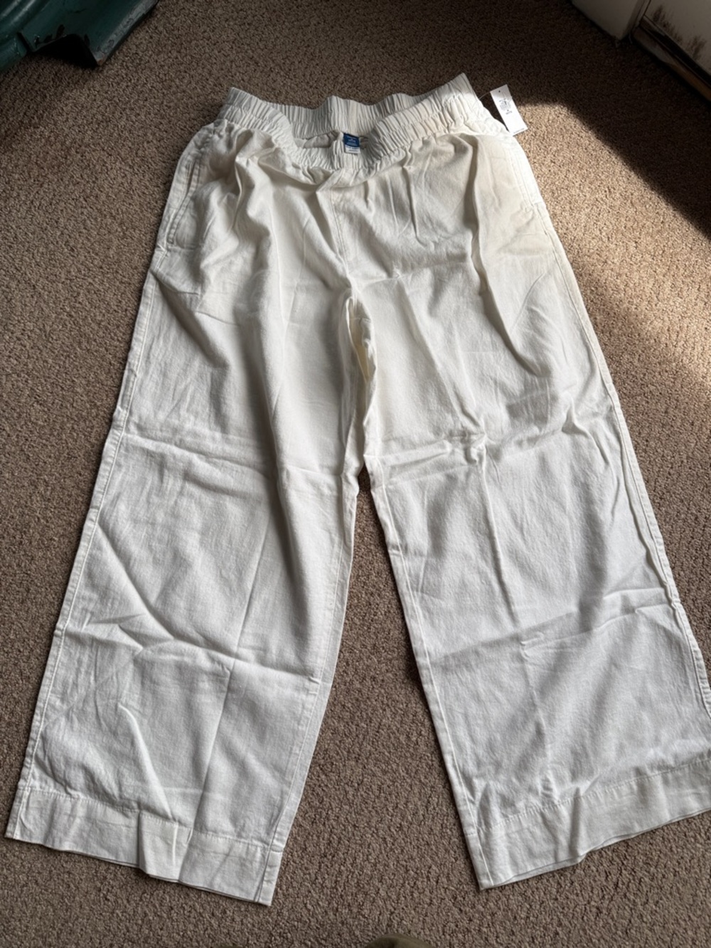 Old Navy Cream Wide-Leg Cropped Pants